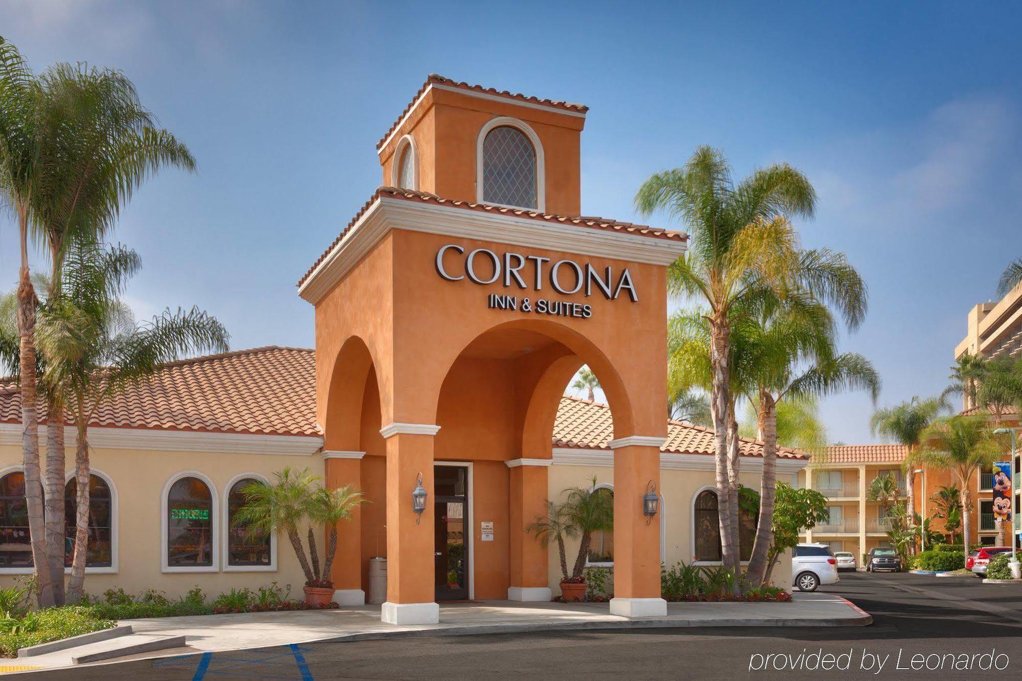 Cortona Inn And Suites Anaheim Resort Exterior photo